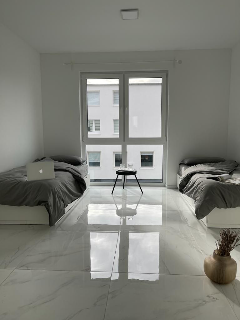 New Modern Luxury Apartment: 4-Room, 111m² with Balcony & High-Speed Internet, Close to City Center