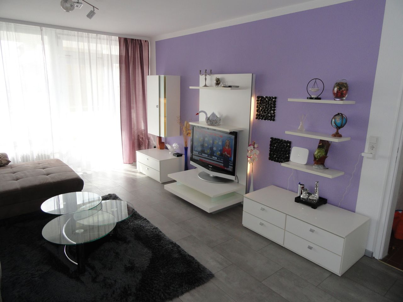 Spacious apartment in Bornheim with large balcony and view of the skyline, top infrastructure