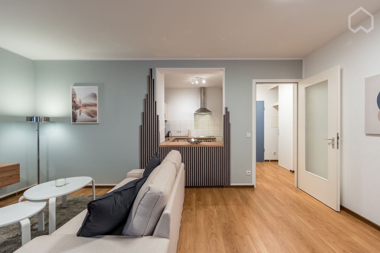 Spacious suite in quiet location