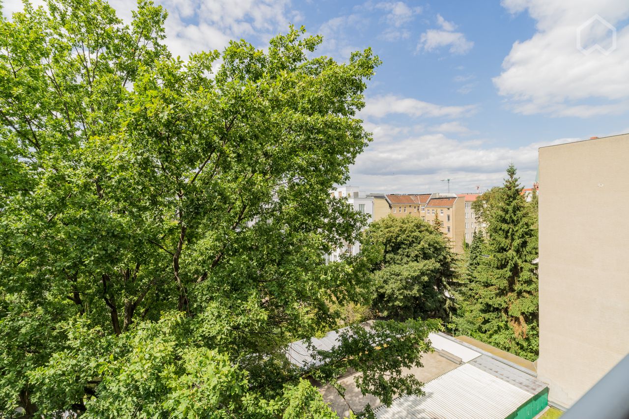 Bright 2-room Apartment with balcony in Wilmersdorf