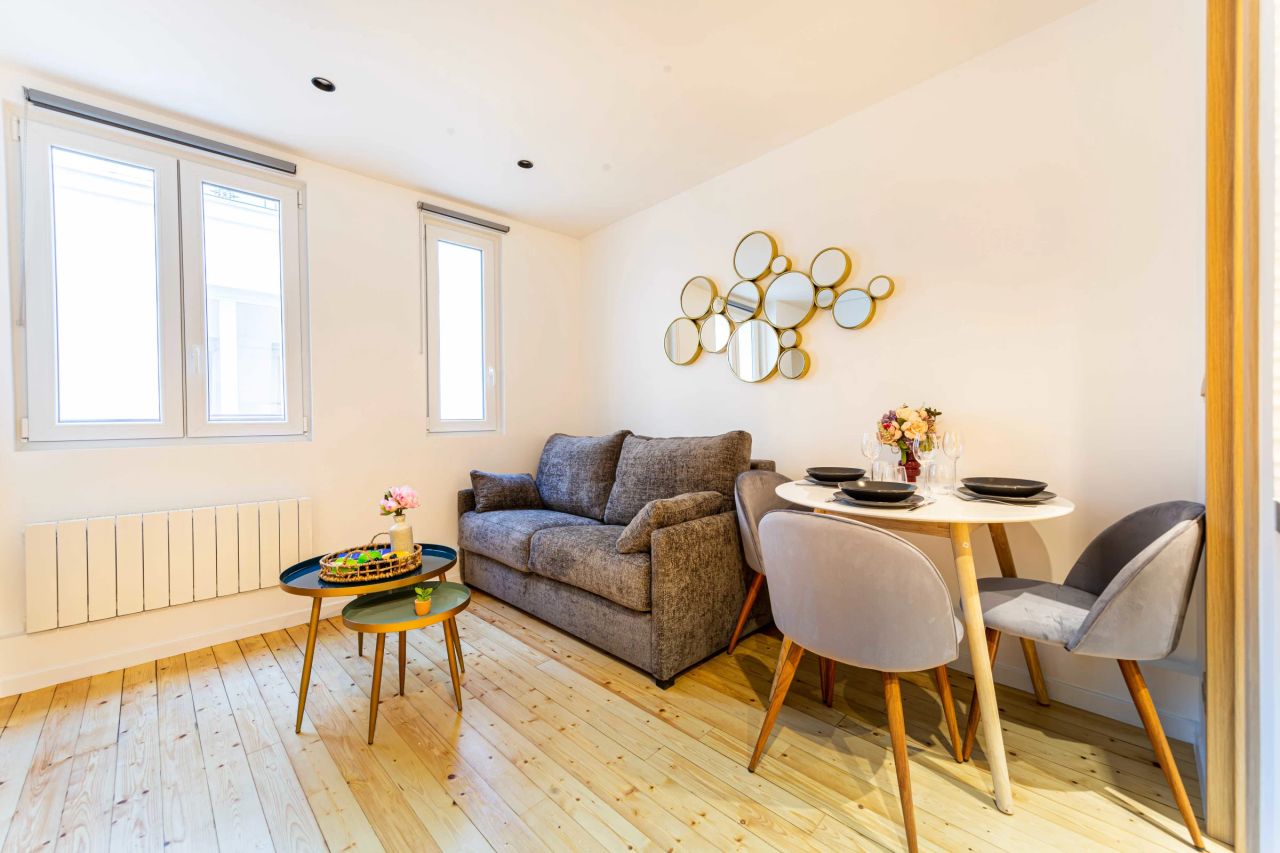 Parisian Charm and Comfort: Your Dream 30m² Apartment in the Heart of the 17th Arrondissement