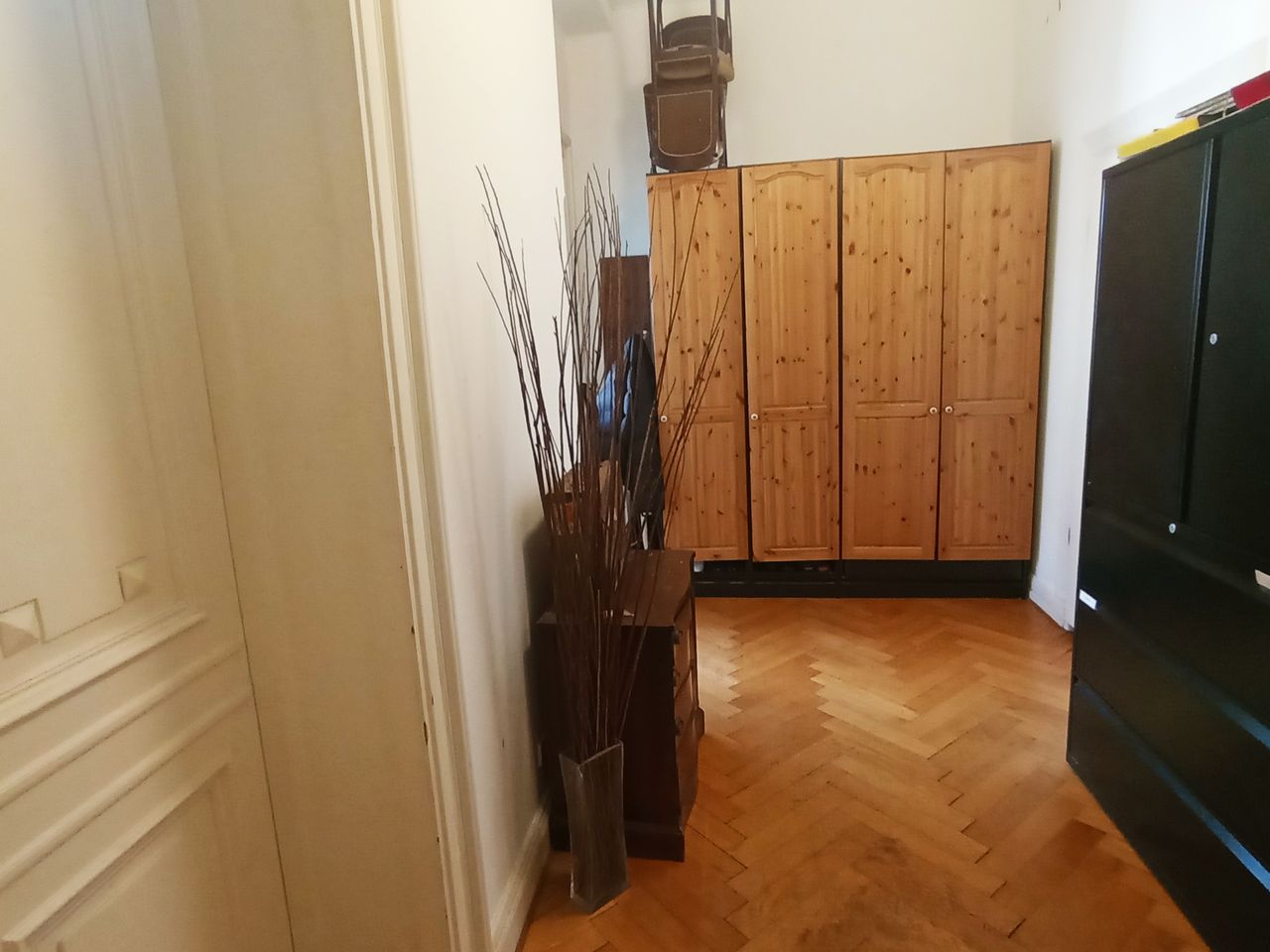 A fully furnished room for rent in an historical building )in the heart of Berlin! (long or short term)