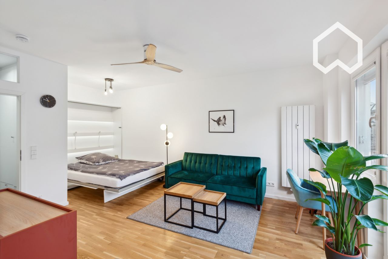 Chic & Modern Studio Apartment at Pariser str in Charlottenburg-Wilmersdorf