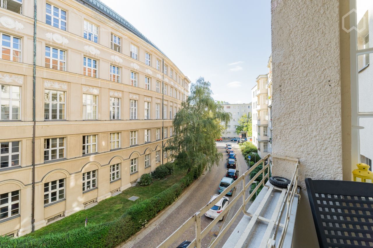 Ideal for the small family - 300 meters from the Schöneberg Volkspark, bright, beautiful apartment with 3 rooms & balcony