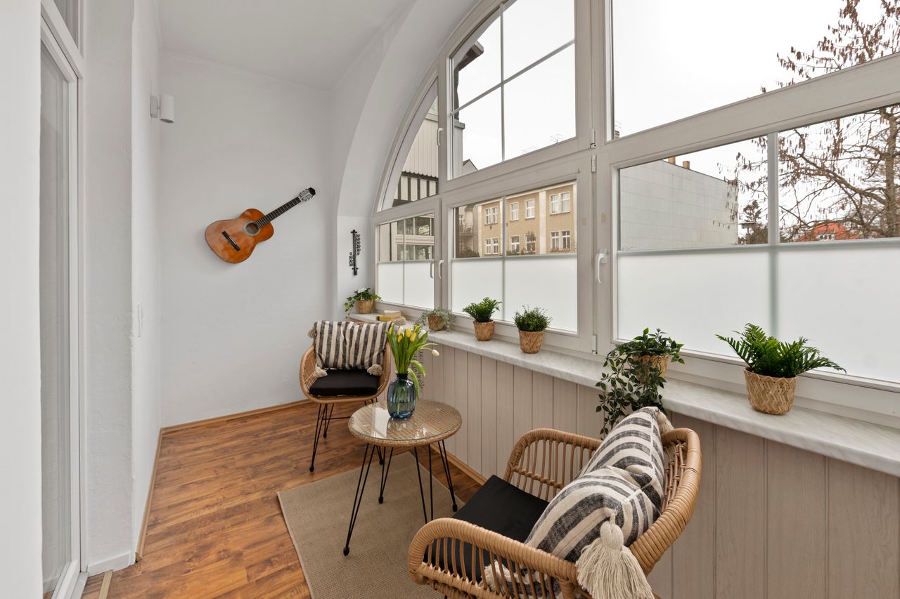 Cosy Art Deco 2-room flat with conservatory in a Gründerzeit villa