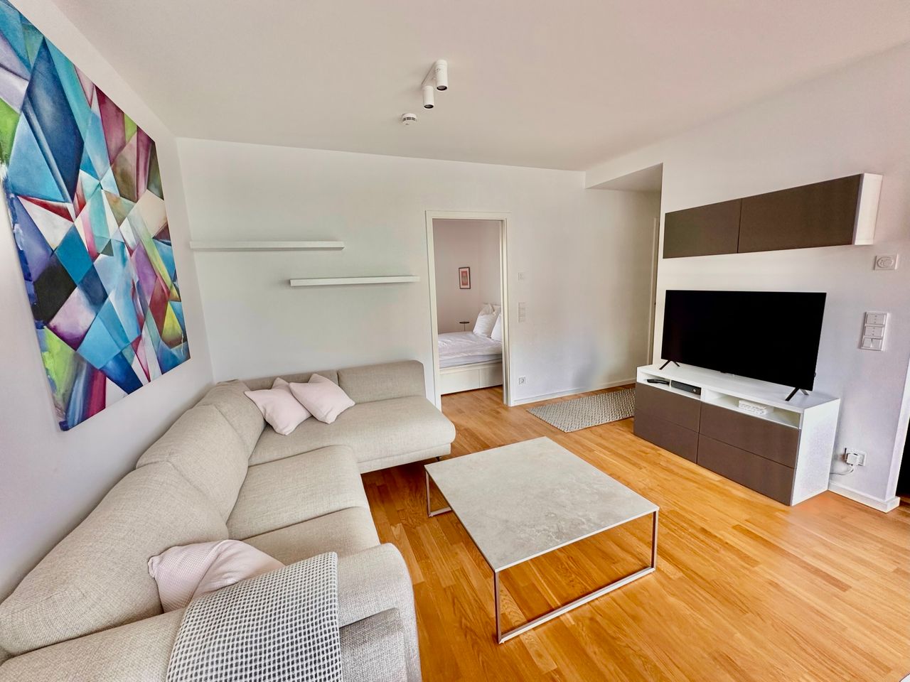 ⭐ Fully Furnished Luxury 1-Bedroom Apartment In The Bavarian Quarter📍