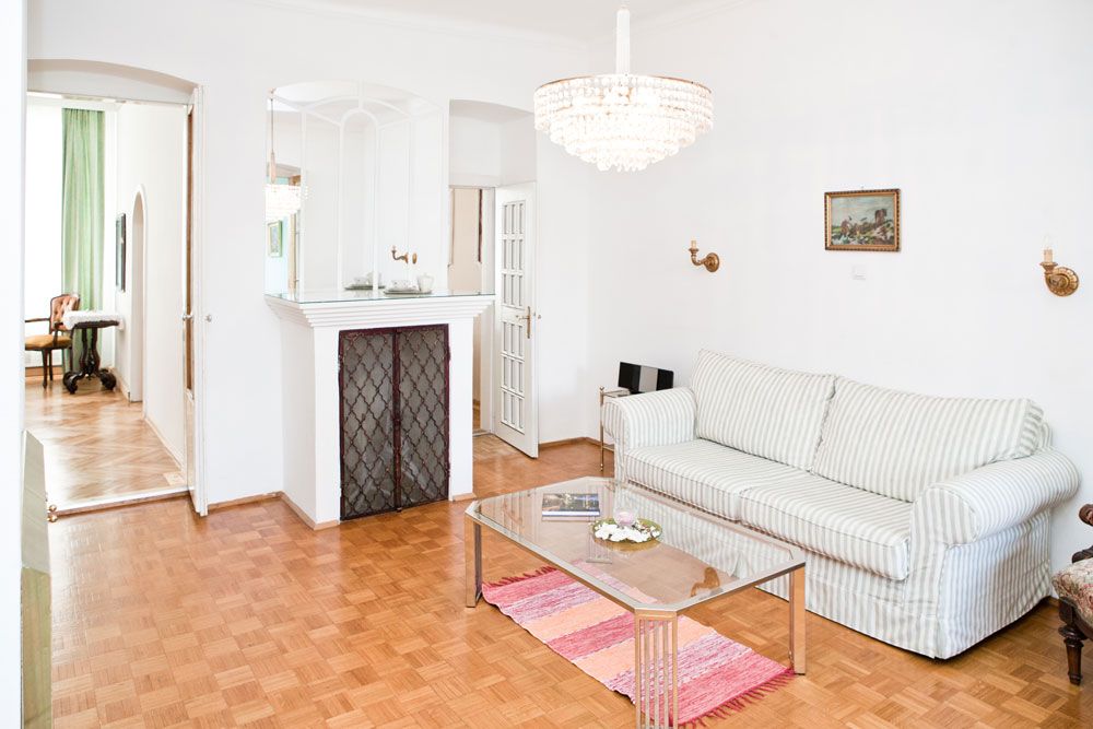 Bright and cosily furnished 3-room flat that perfectly unfolds the charm of a Viennese Wilhelminian style flat