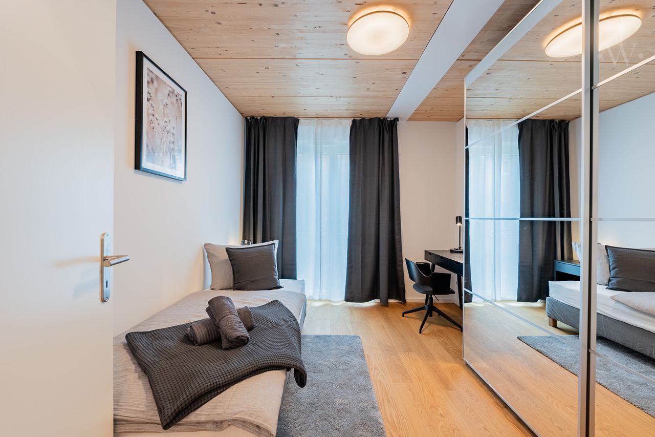 Fantastically furnished 4-room apartment at Stuttgarter Platz