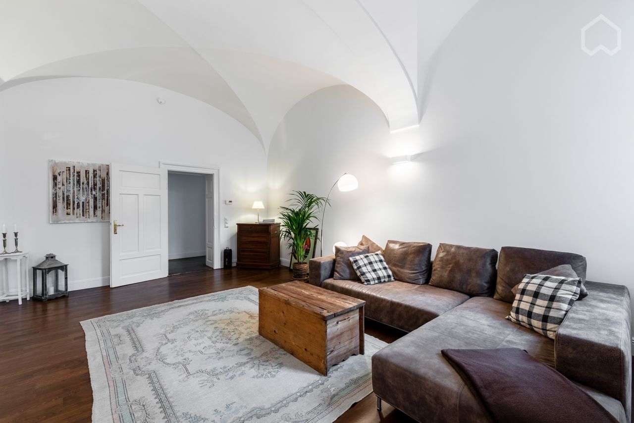 Beautiful flat with groined vault placed in Munich