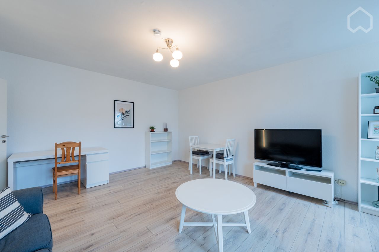 Urban living experience: modern 2-room flat with balcony in a quiet Reinickendorf location