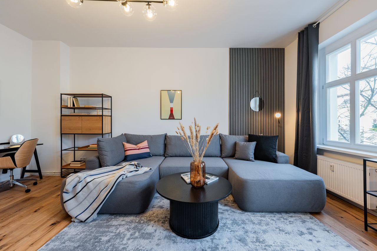 Modern-designed 2-room apartment with a Balcony in Reuterkiez
