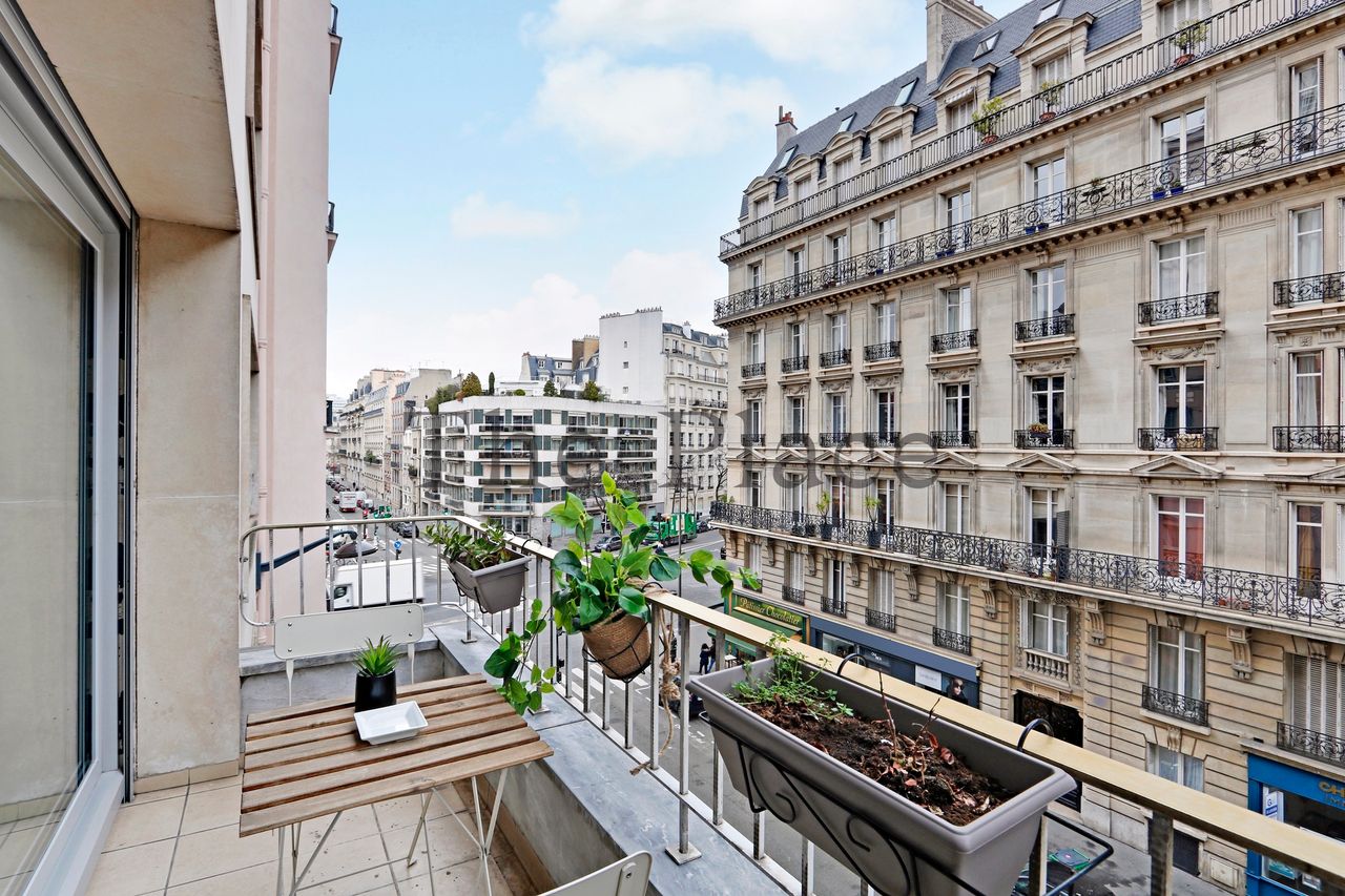 Charming contemporary 2B apartment - sunny balcony