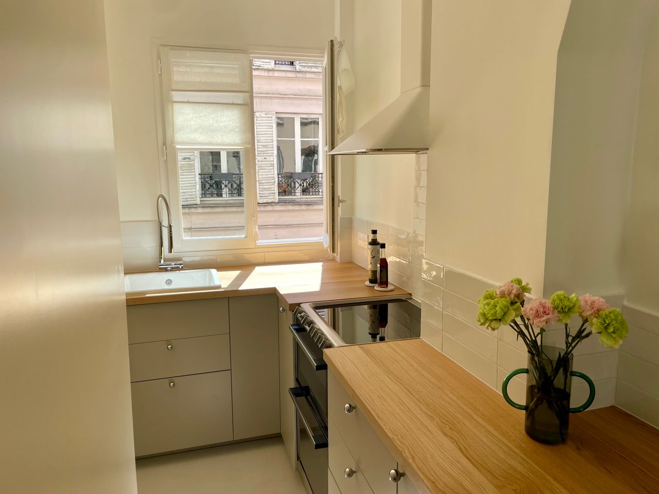 Bright & Stylish 1-Bedroom Apartment in the Heart of the 9th – Quiet Courtyard, High-End Renovation