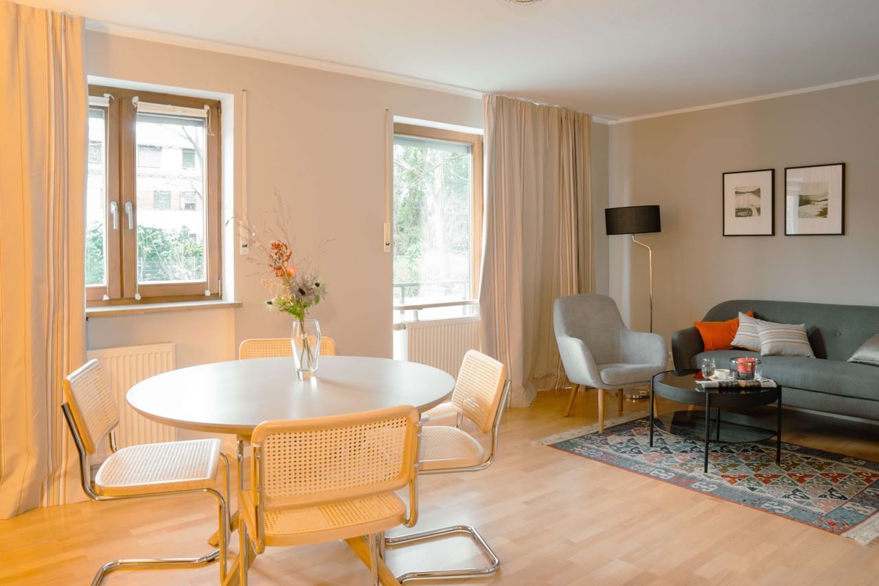 Exklusiv möbliertes 1-Zimmer Apartment mit Tiefgaragenstellplatz (München)