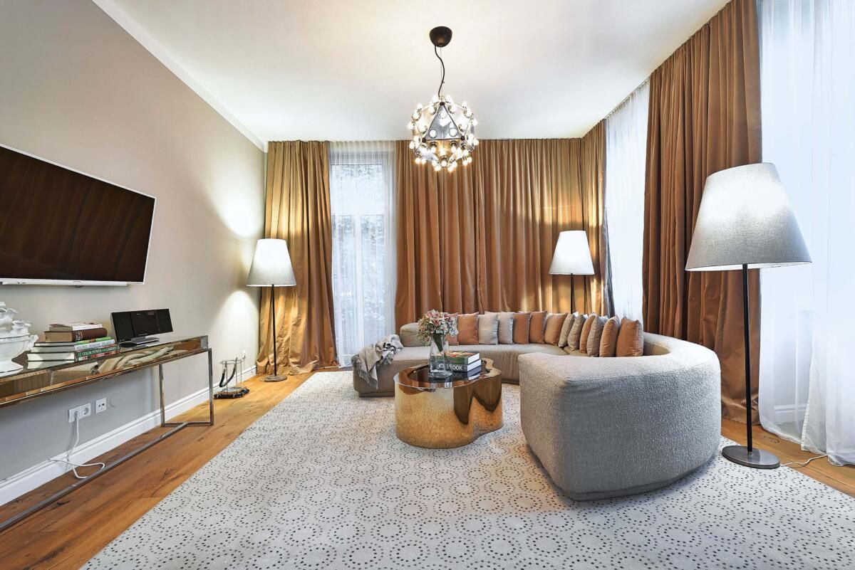 Stylish apartment with exclusive furnishings and private garden