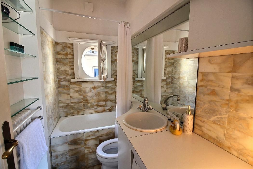 Rental Furnished Appartment - 2 Rooms - 45m² - Île de la Cité - Île Saint Louis - 75004