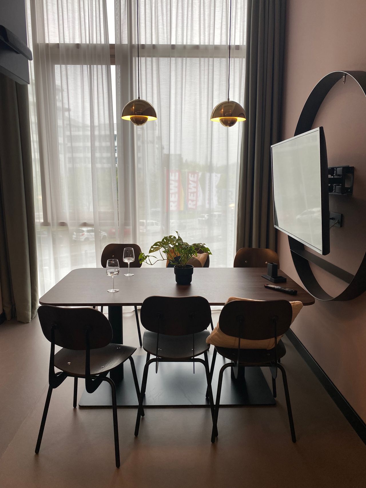 Gorgeous and modern DUPLEX Serviced Apartment in Munich incl. Cleaning, Gym, WIFI, TV TAX, Social Spaces (Cinema, Library, etc.) and more!