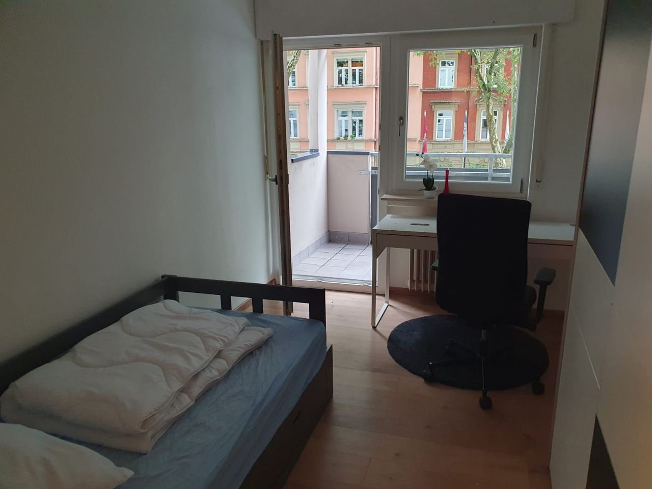 Top location: Newly renovated and high-quality fully furnished 3-room apartment in the center of Karlsruhe