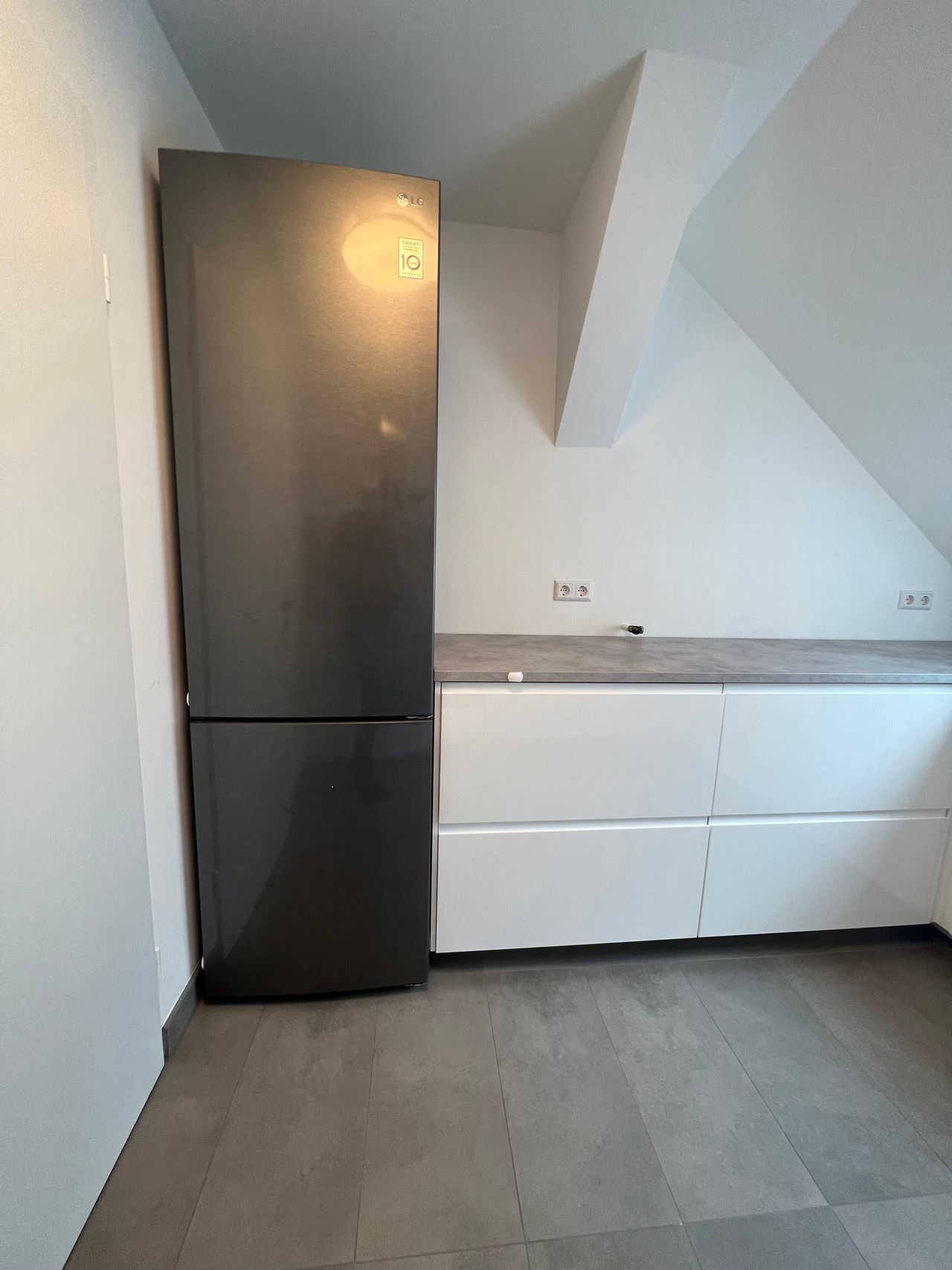 Modern and Stylish 2-Room Apartment at Rathaus Steglitz, Very Central to FU University