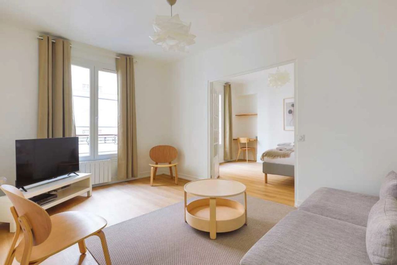 One Bedroom Apartment near Canal Saint-Martin - Quartier Vibrant