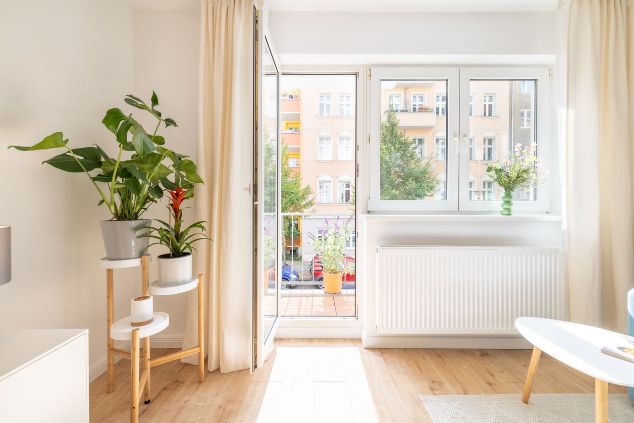 Modern newly renovated apartment with balcony in central Friedrichshain