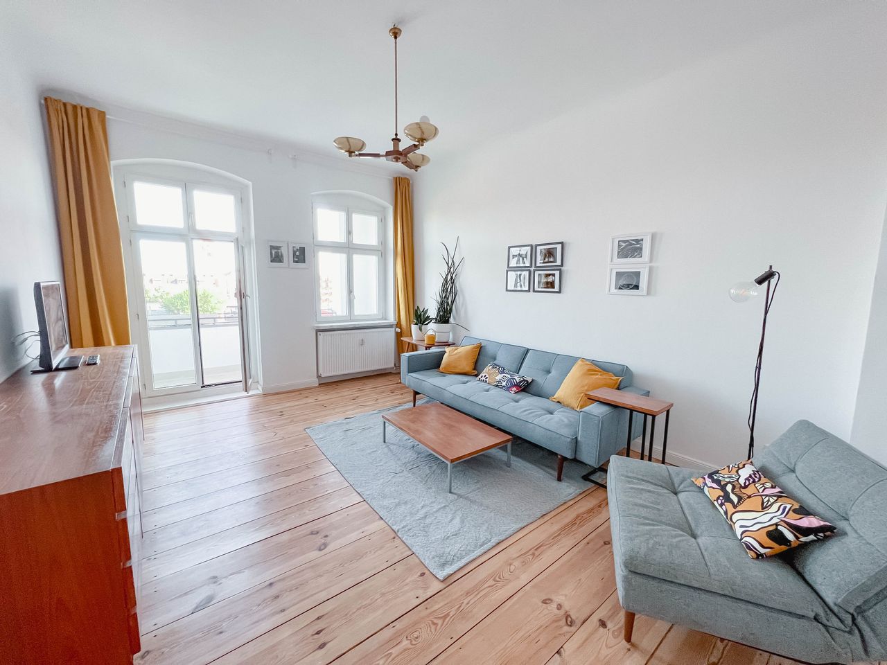 Bright, airy and well located artist apartment in hip Neukölln