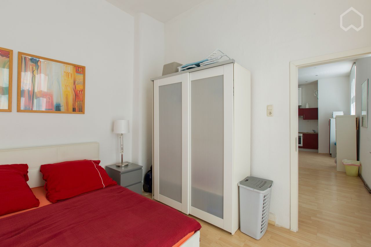 Bright, quiet apartment in the middle of Cologne Live