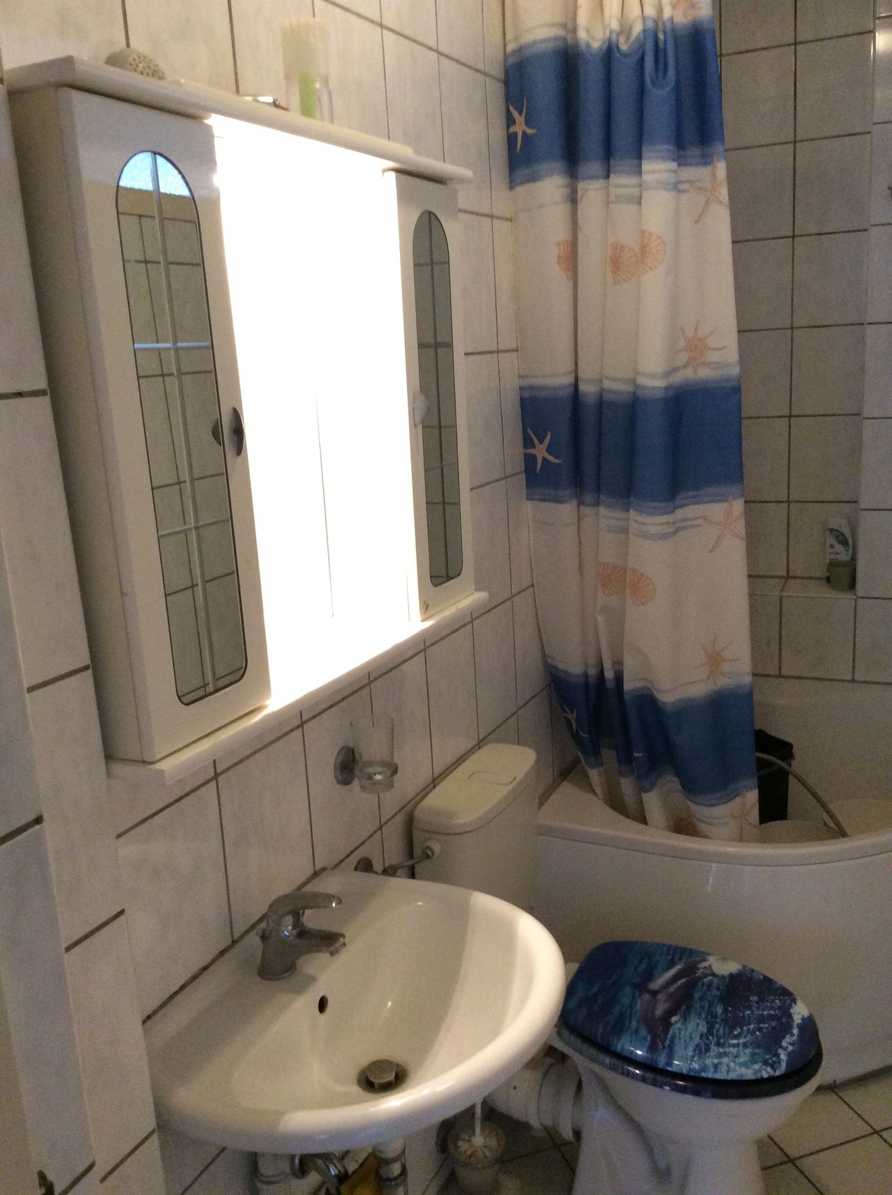 Pretty third floor three bedroomed apartment (with lift) in Charlottenburg