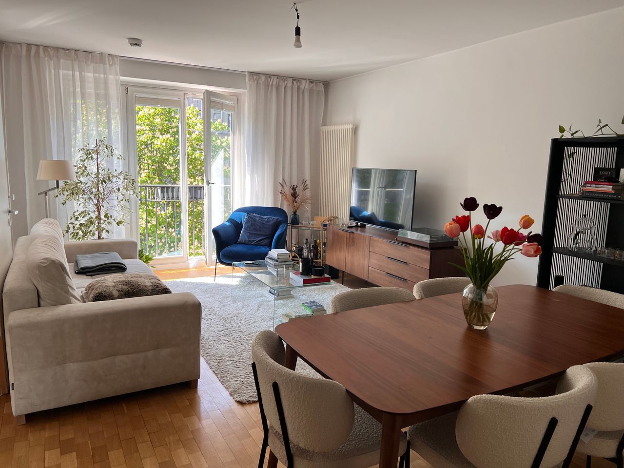 Directly on Kurfürstendamm - Beautiful furnished apartment (optionally with underground parking space)