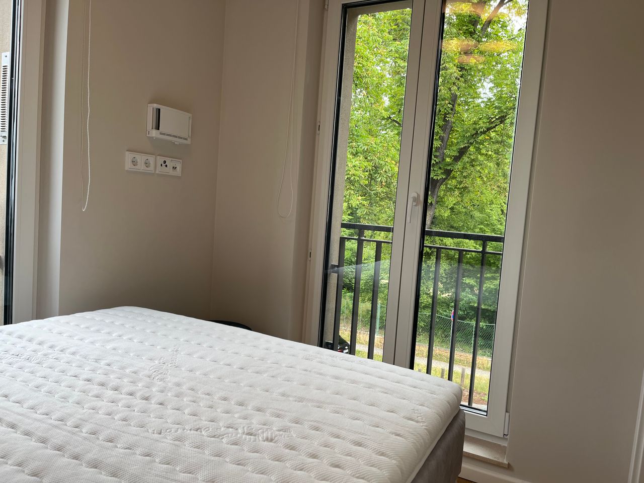 Modern Apartment with Park Views – Stylish Living Next to Sanssouci Palace