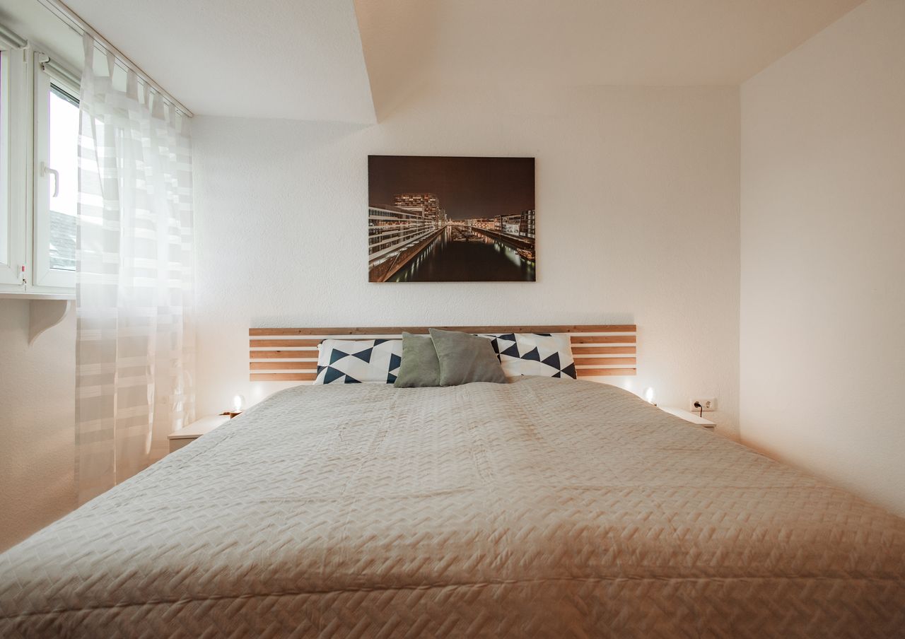 Beautiful renovated and high-quality furnished 67 m² 2.5-room apartment in a very central location in Neuss, near Düsseldorf is waiting 4you
