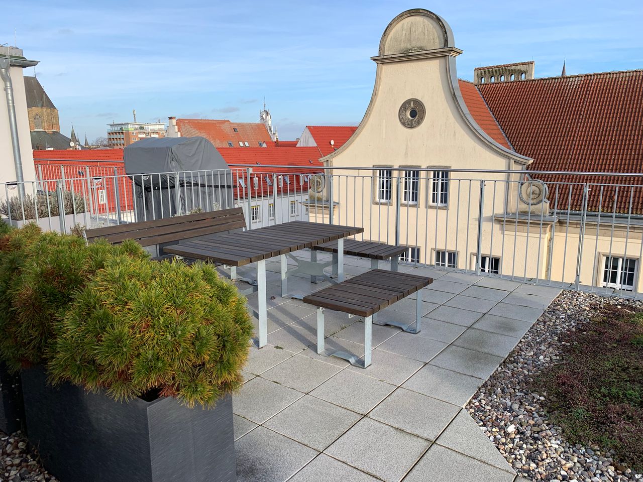 Modern furnished flat with terrace and balcony in the heart of Rostock