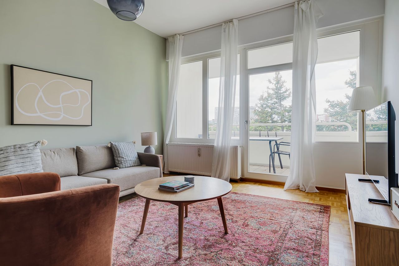 Dreamy Mitte 1BR w/ Elevator, Balcony & Washer