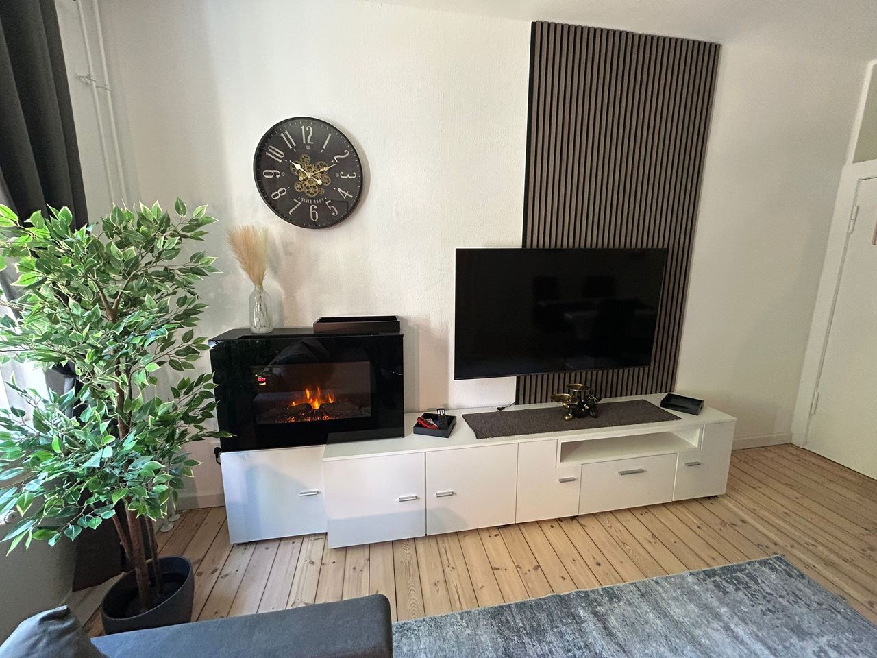 High-Quality Furnished 2-Room Apartment Overlooking Green, Quiet Courtyard – First Occupancy, Prime P-Berg Location