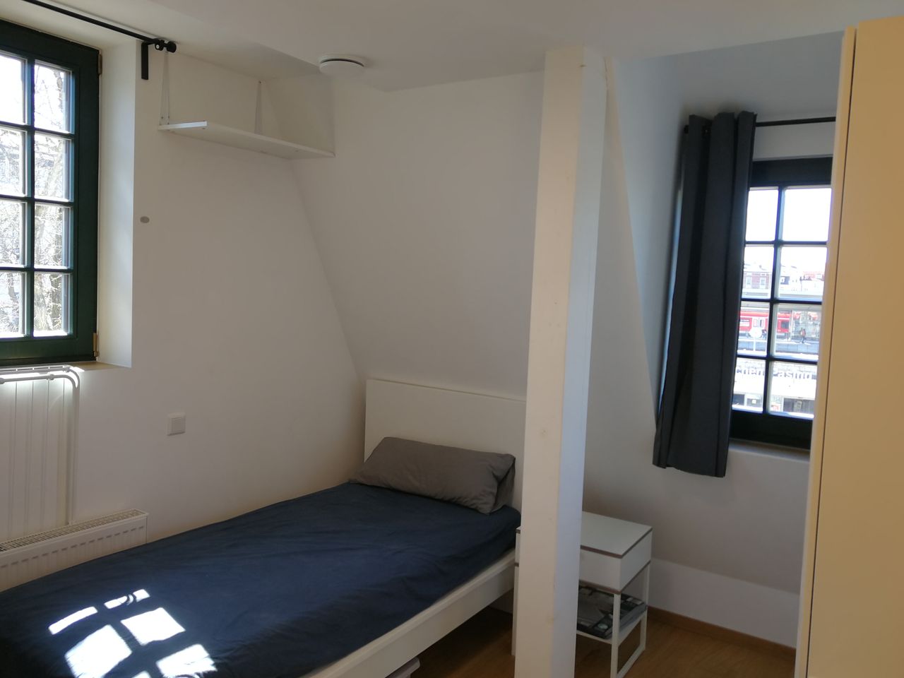 Studio apartment at Pasing station and shopping centre