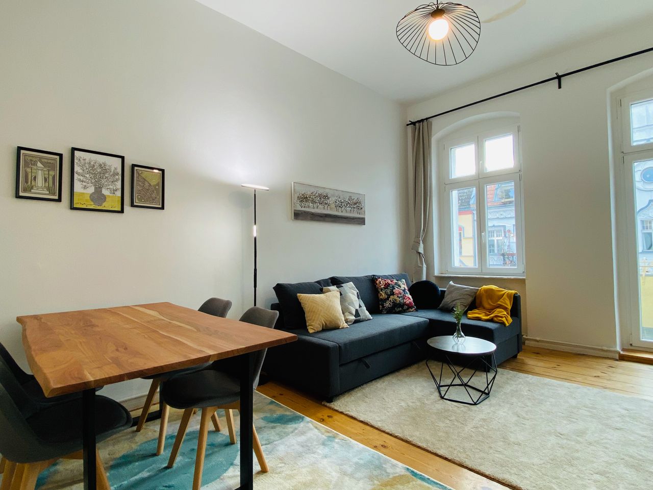 City Gem: Bright Apartment with Sunny Balcony in Central Location