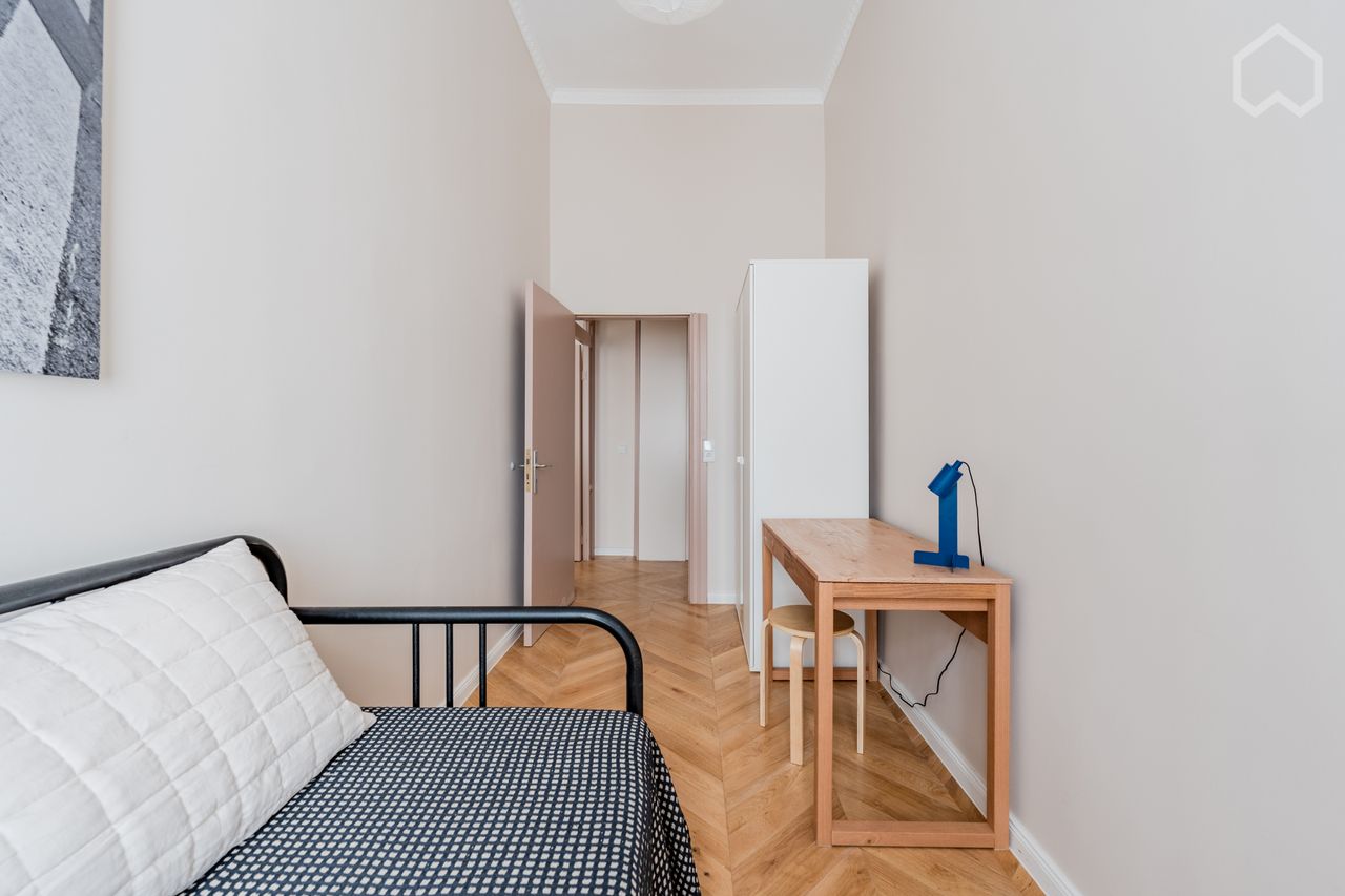 Spacious, sunny apartment in Tiergarten with inner courtyard use near Potsdamer Platz