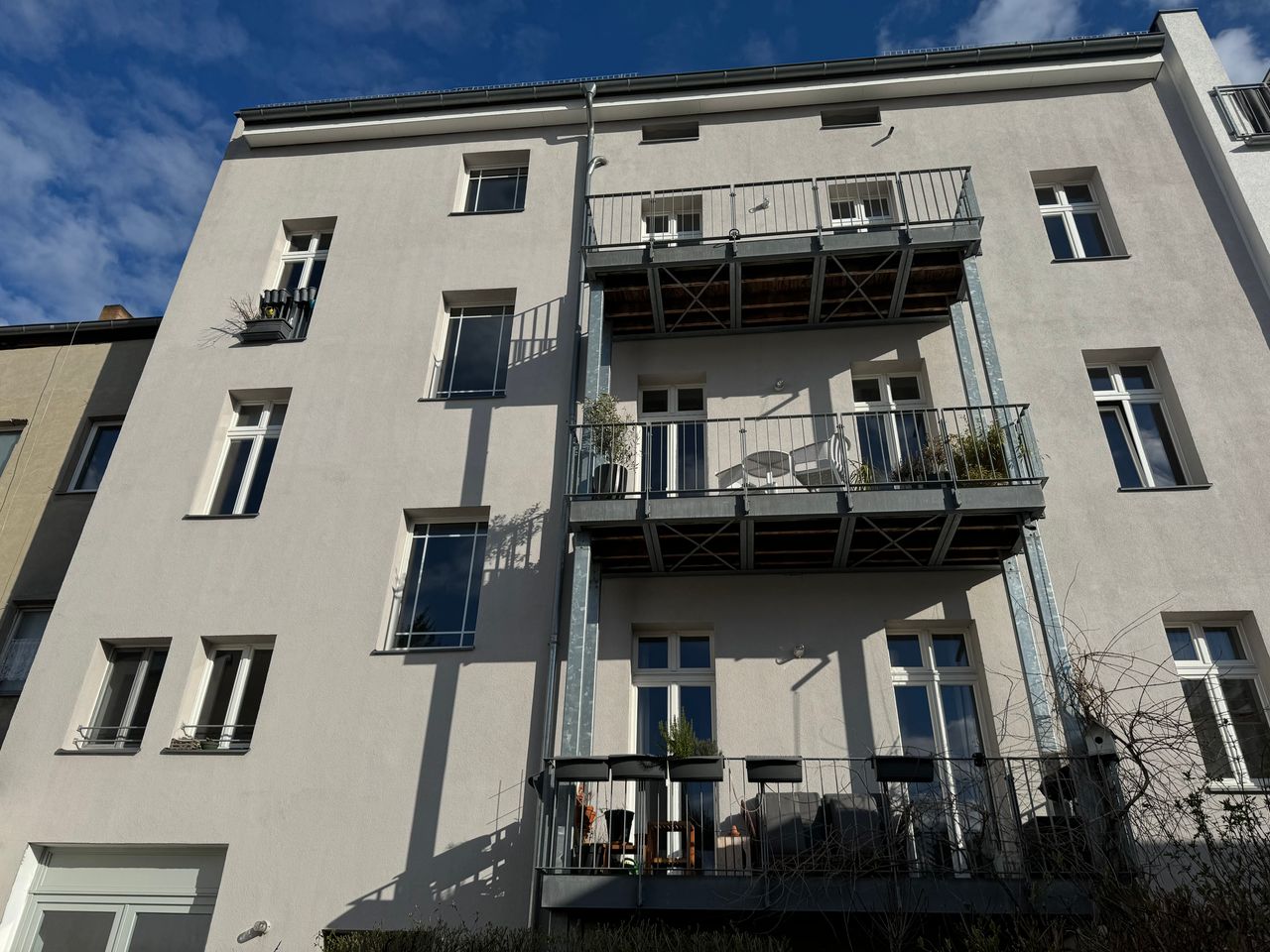 Stylish flat with large balcony and garden in green Weißensee - family-friendly and quiet