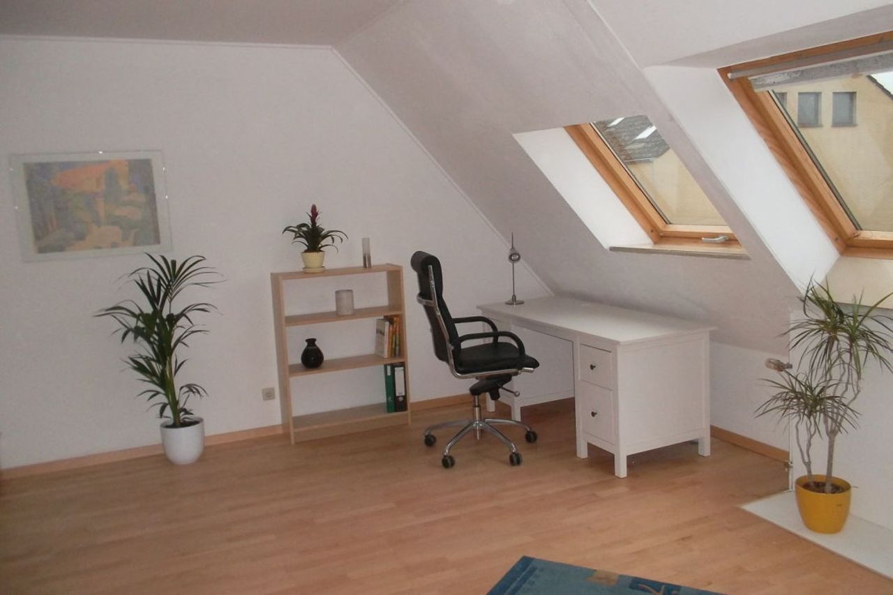 Bright, spacious Studio Apartment in calm side street in Düsseldorf-Eller