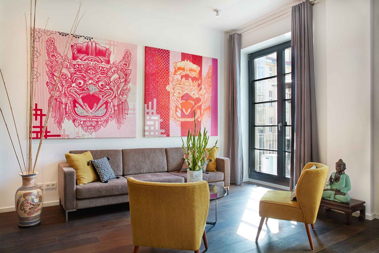 Modern apartment in Prenzlauer Berg with asian touch and Pop Art collection