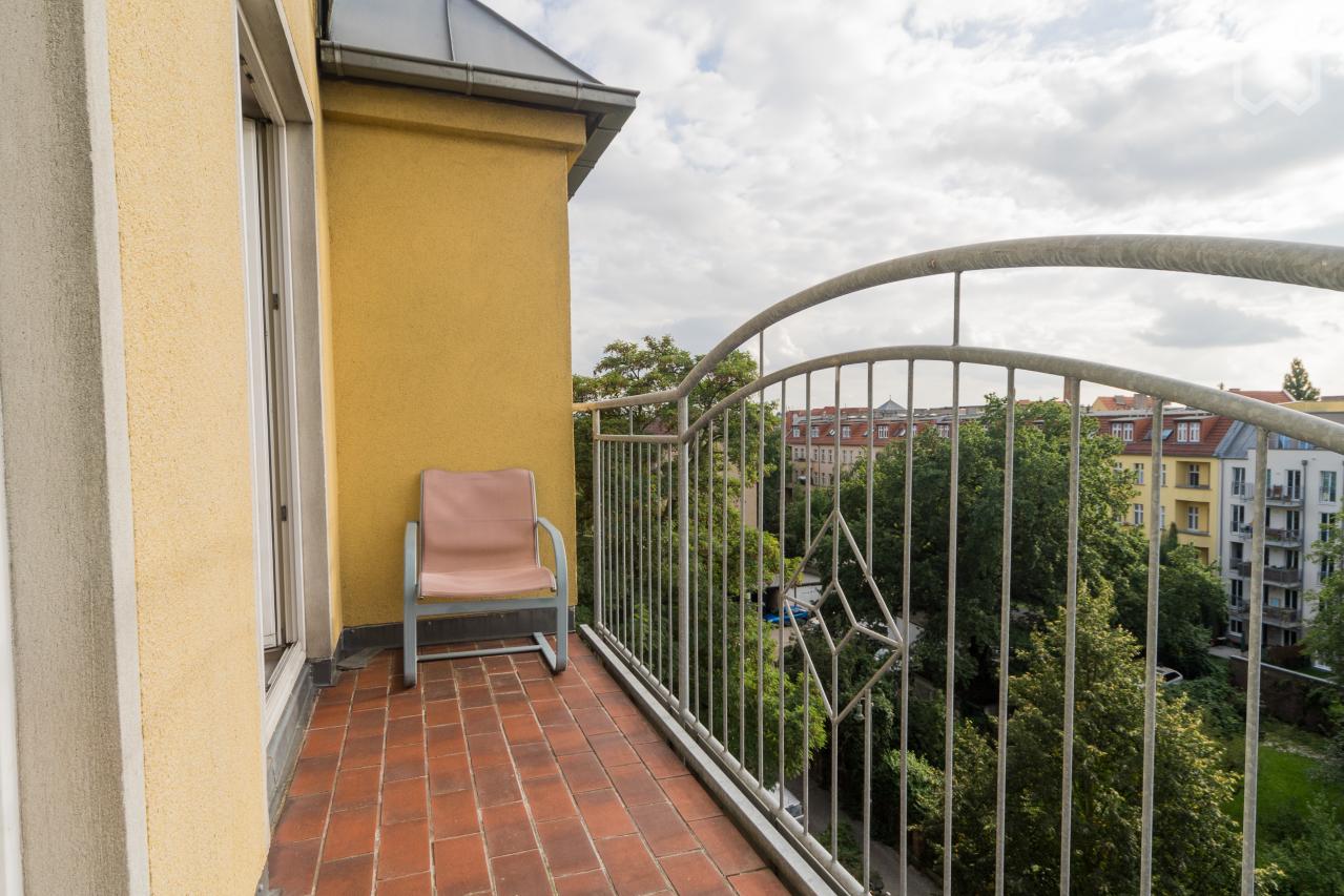 Nice and spacious loft apartment with a wonderful balcony and great connection to the city center (20 mins)