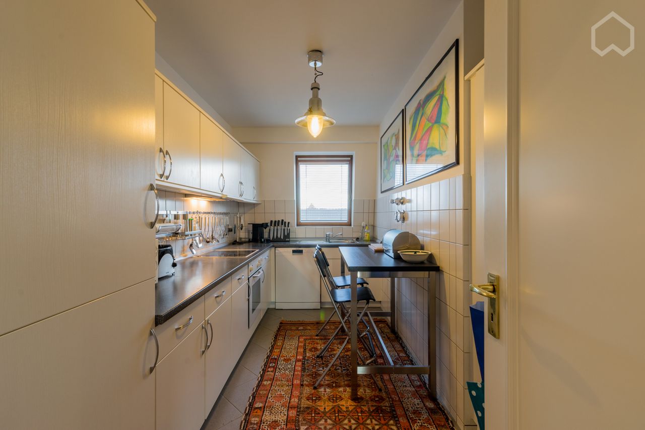 Sunny and quiet apartment on the 5th floor with balcony and great views in the Art Nouveau district of Tempelhof