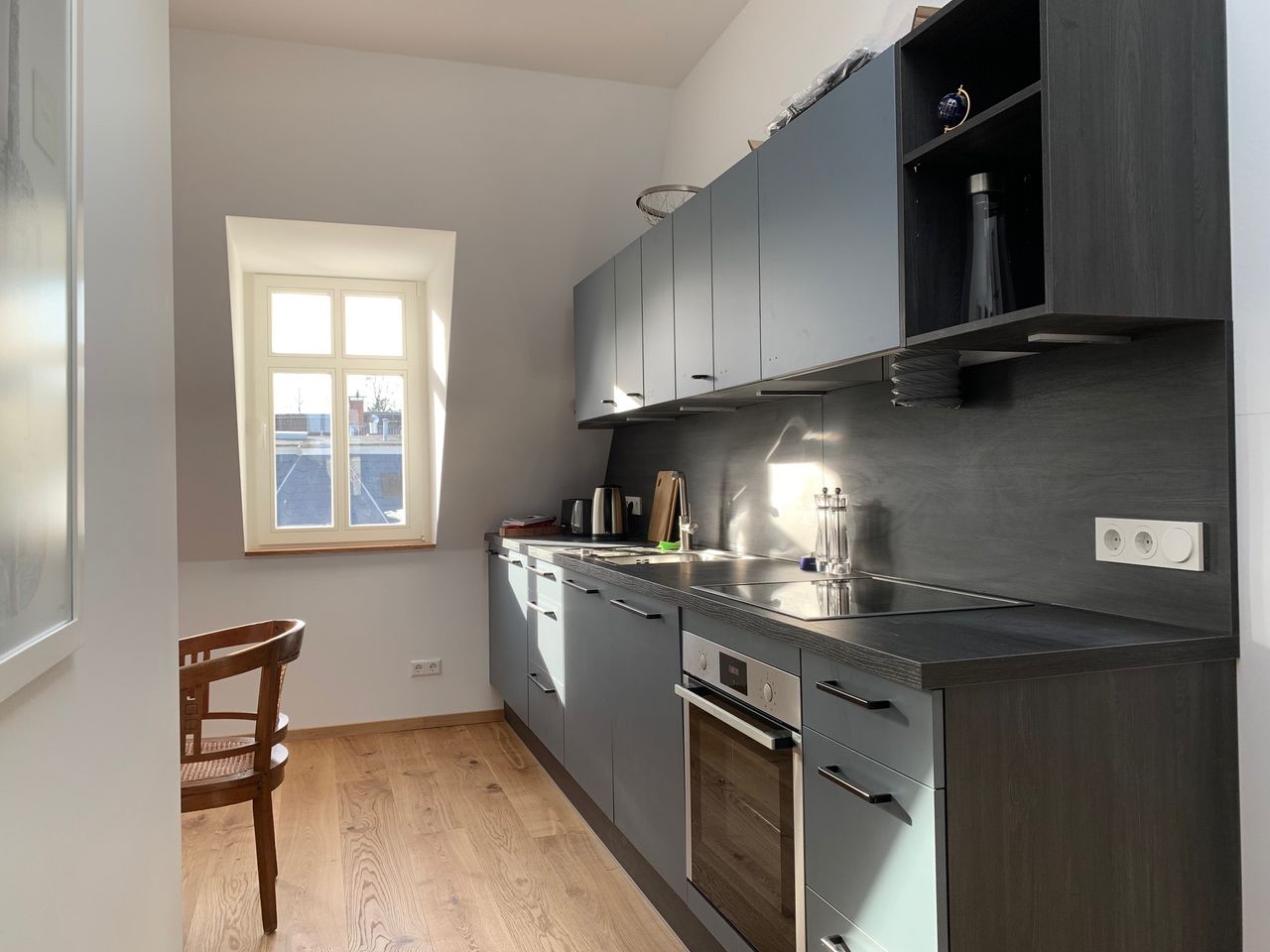Historic brickstone apartment, quiet green area with a 10 min train connection to city