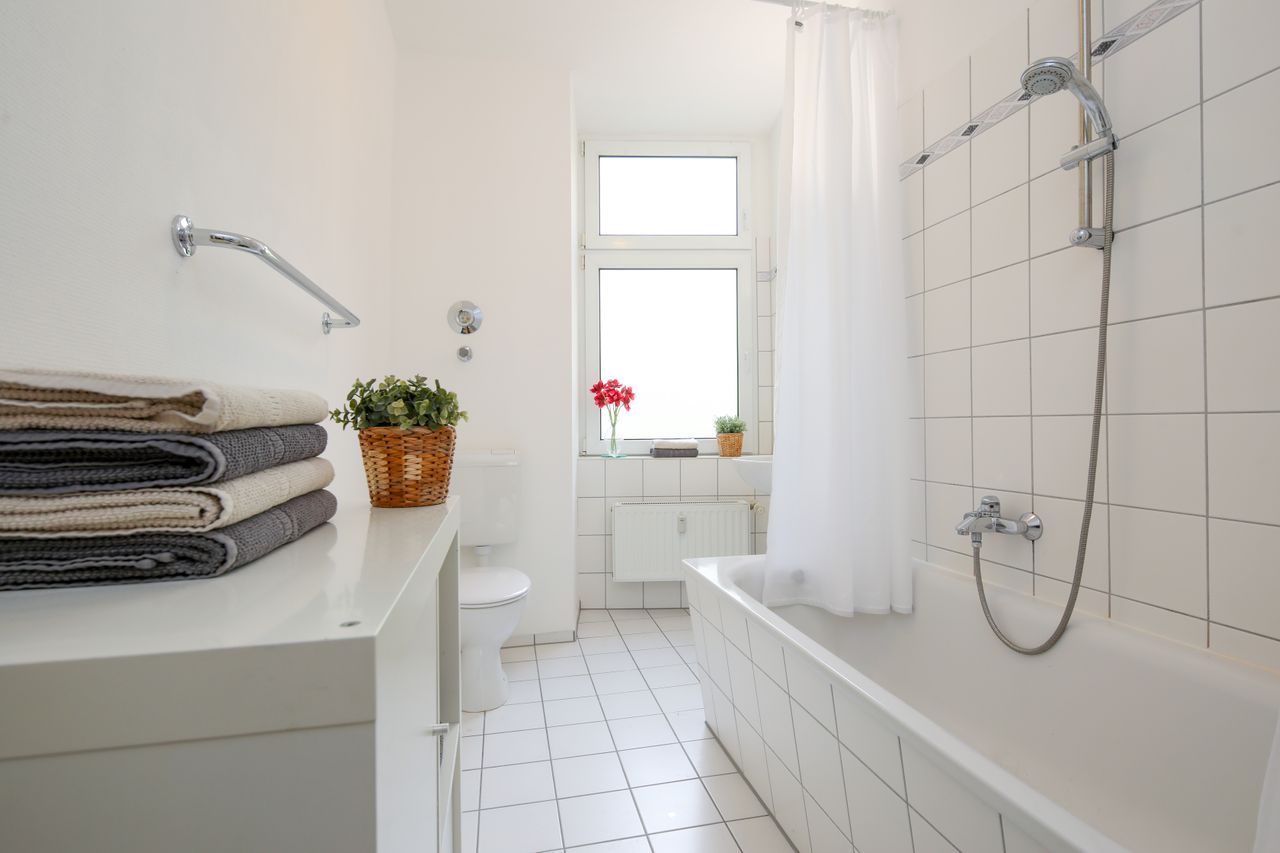 Perfect 3 room apartment in an old building directly at Volkspark Friedrichshain