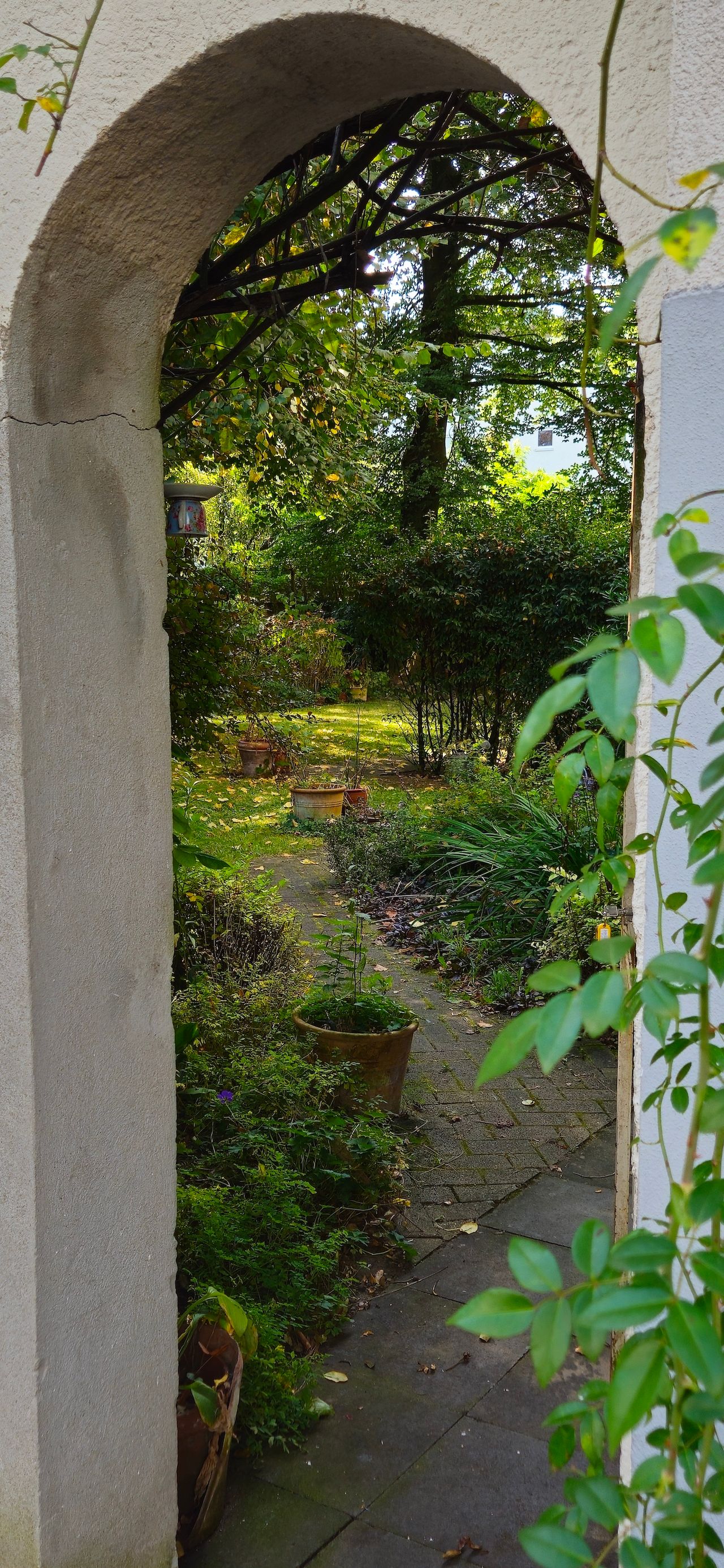 Generous 2.5 rooms ✓ 74sqm ✓ large, lovely, modern ✓ in the best quarter "Suedstadt" ✓ most central ✓ quiet ✓ park view ✓ separate study ✓