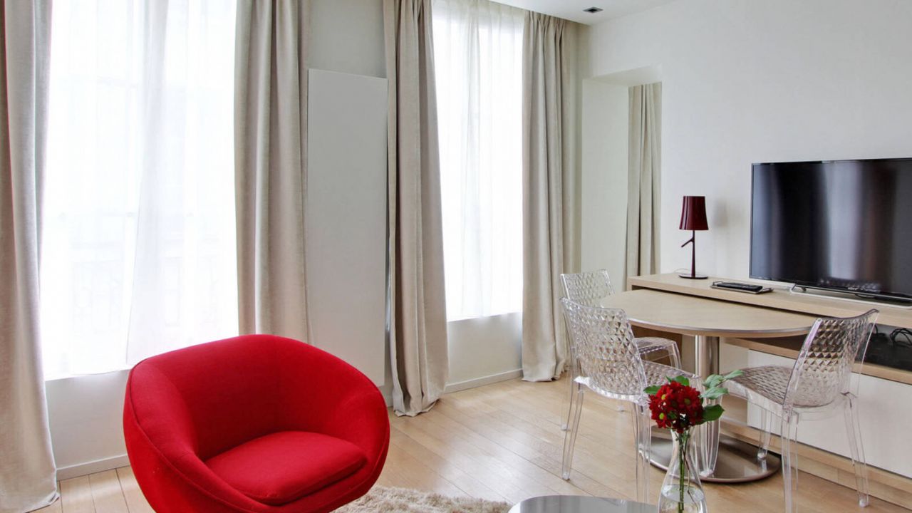 Luxurious apartment located in the historical center of Paris