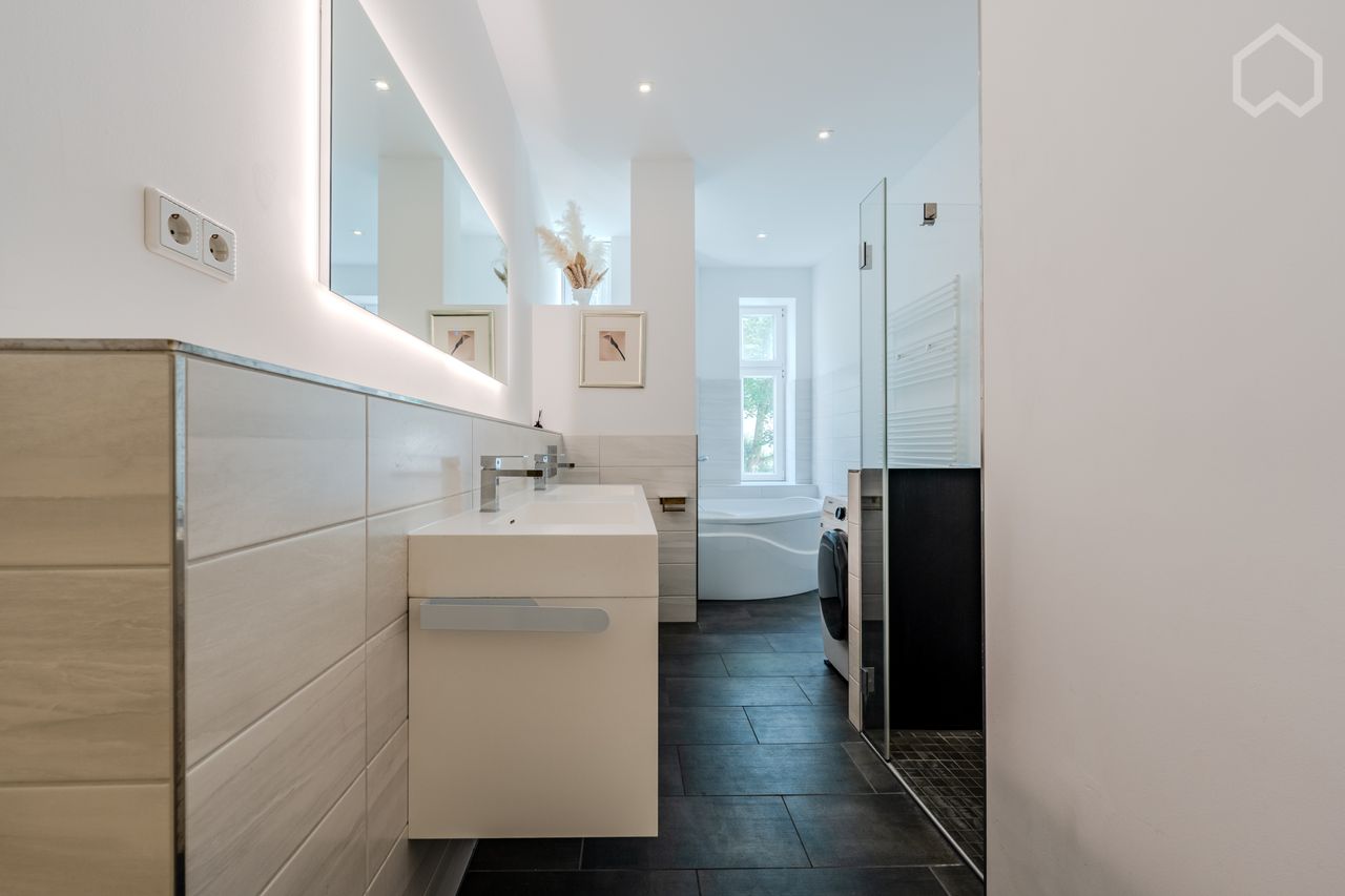 High end luxury Apartment (ready to move-in, central and quit)