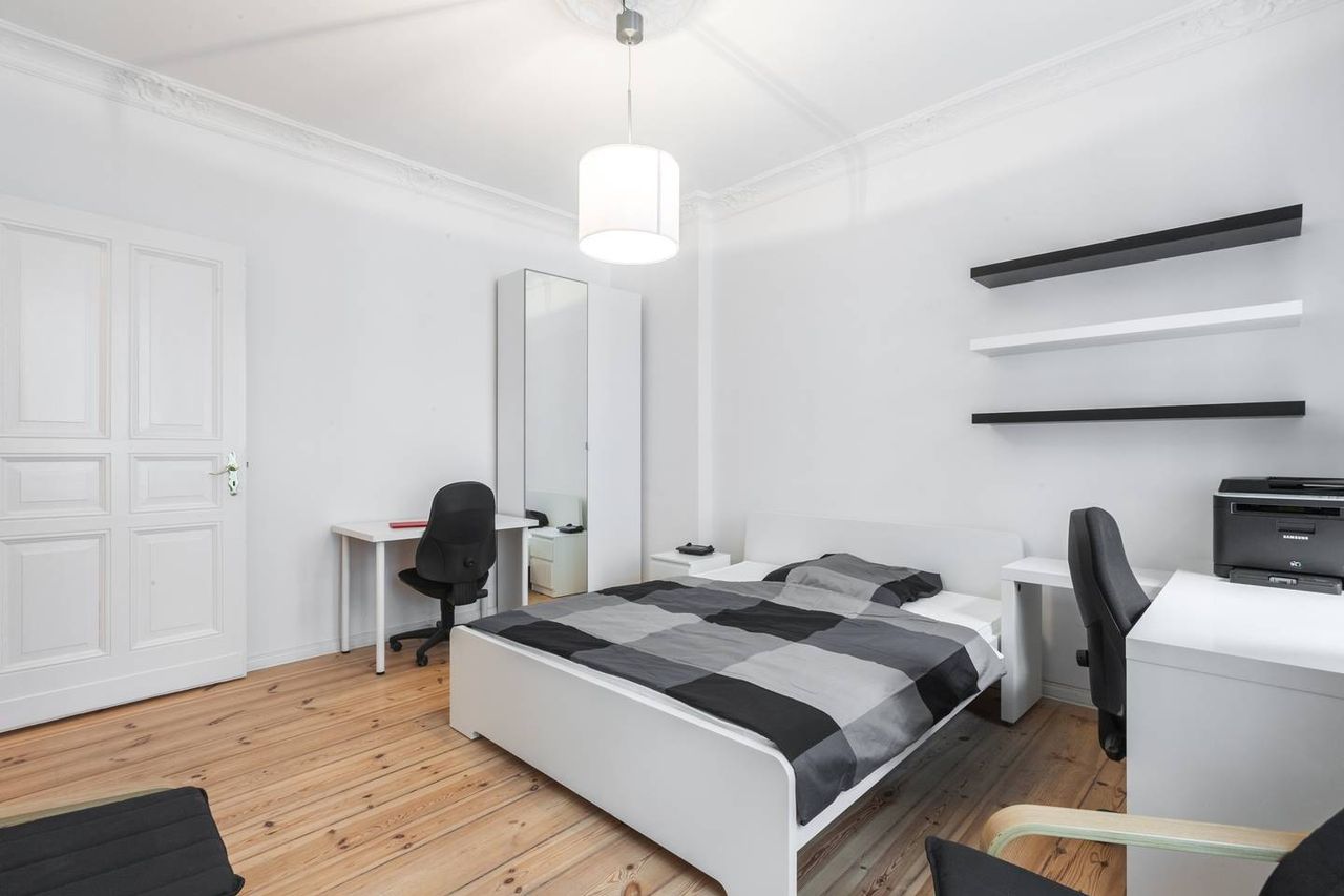 New, modern, chic studio apartment refurbished to highest standards - 2 minutes to train