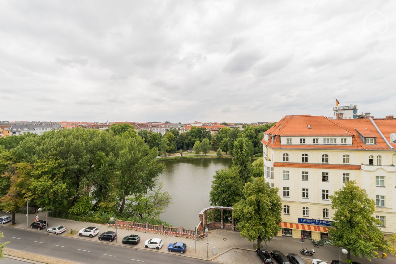Great apartment in Charlottenburg with private access to lake and balcony