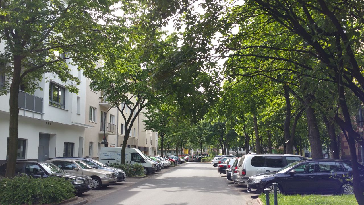 Peaceful apartment with lovely view and private parking space in Dusseldorf